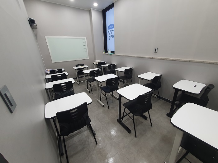 서울 서대문구의 학원 정기클리닝 현장을 소개합니다. 작업사례 대표 사진